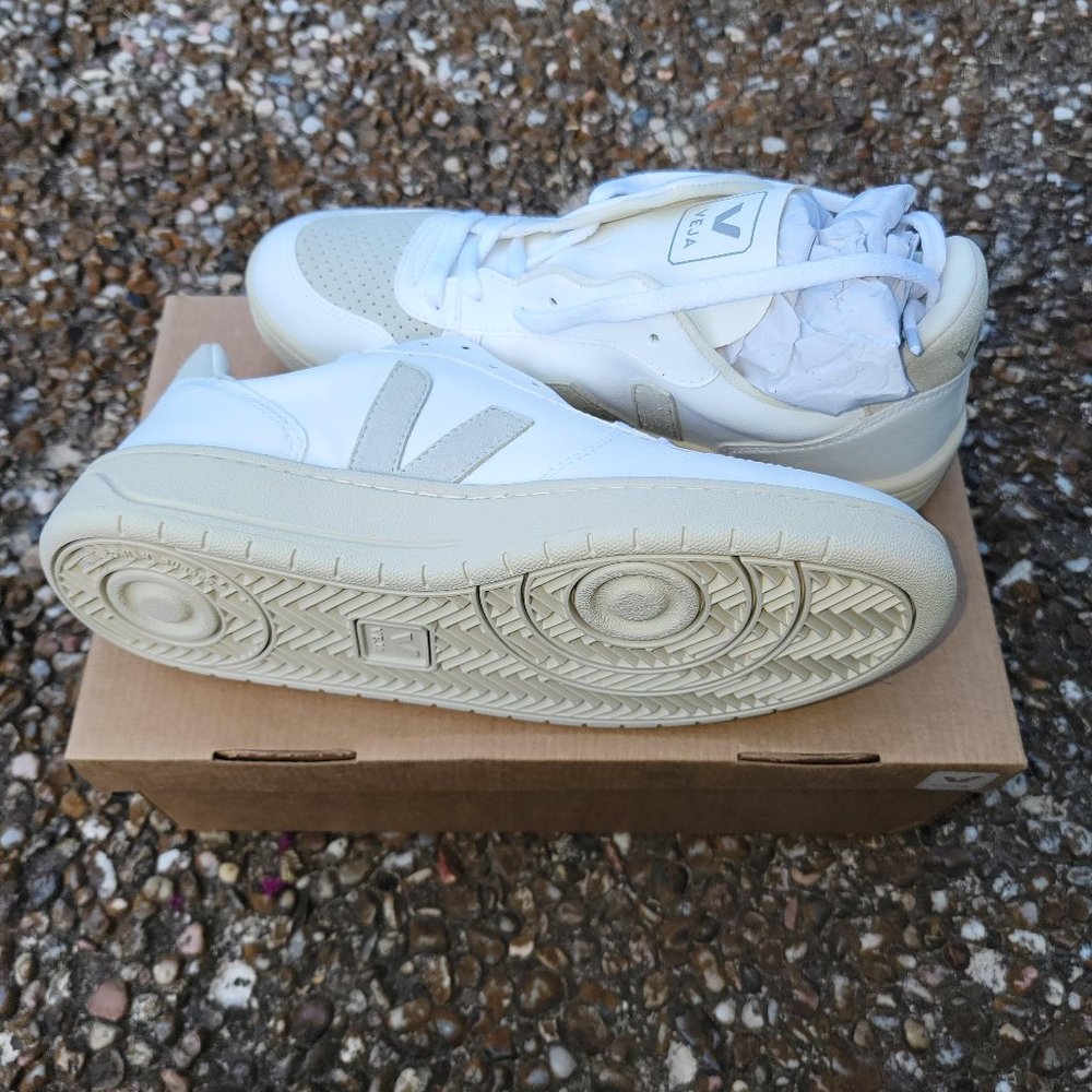 Men's New V-10 Suede-Trimmed Leather Sneakers Sz. US 9 retail $170